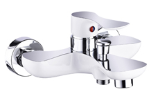 极简主义浴缸水龙头