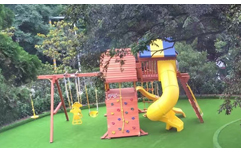 滑梯秋千木屋